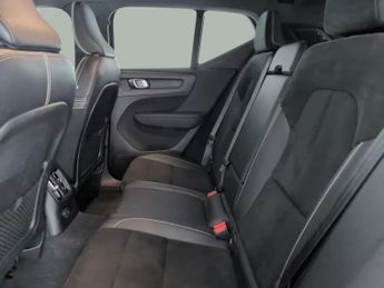 Volvo XC40 1.5h T5 Twin Engine Recharge 10.7kWh R-Design Plug-in (262 ps) -
