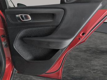 Volvo XC40 1.5h T5 Twin Engine Recharge 10.7kWh R-Design Plug-in (262 ps) -