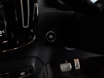Volvo XC40 1.5h T5 Twin Engine Recharge 10.7kWh R-Design Plug-in (262 ps) -