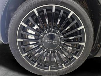 Fiat 500e 42kWh La Prima (118 ps) - BLIND SPOT ASSIST - JBL AUDIO - BLUETO