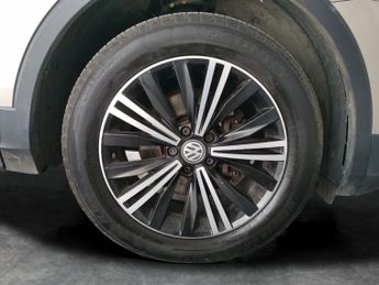 Volkswagen Tiguan 2.0 TDI SE Navigation DSG 4Motion (150 ps) - BLUETOOTH