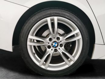 BMW 3 Series 2.0 330e 7.6kWh M Sport Plug-in (252 ps) - AUTO PARK - LED