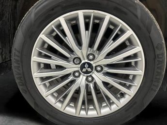 Mitsubishi Outlander 2.4h TwinMotor 13.8kWh Dynamic Plug-in CVT 4WD (224 ps) - REGENE