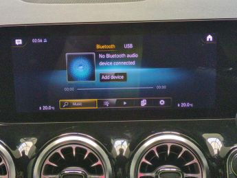 Mercedes-Benz EQA EQA 250 66.5kWh AMG Line (190 ps) - ADAPTIVE LIGHTS - BLUETOOTH 