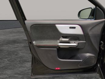Mercedes-Benz EQA EQA 250 66.5kWh AMG Line (190 ps) - ADAPTIVE LIGHTS - BLUETOOTH 