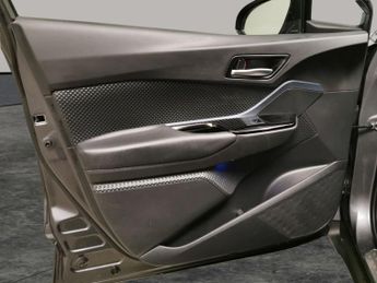 Toyota C-HR 2.0 VVT-h Design CVT (184 ps) - NAV - BLIND SPOT ASSIST - BLUETO