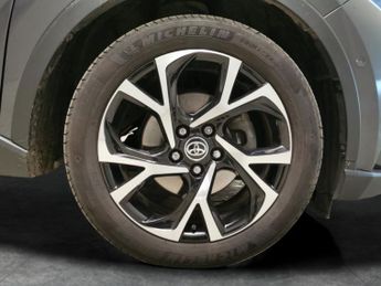 Toyota C-HR 2.0 VVT-h Design CVT (184 ps) - NAV - BLIND SPOT ASSIST - BLUETO