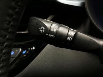 Toyota C-HR 2.0 VVT-h Design CVT (184 ps) - NAV - BLIND SPOT ASSIST - BLUETO