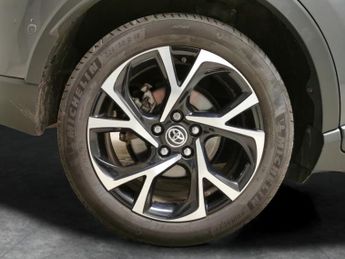 Toyota C-HR 2.0 VVT-h Design CVT (184 ps) - NAV - BLIND SPOT ASSIST - BLUETO