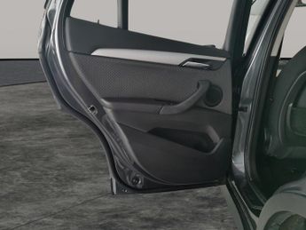 BMW X1 2.0 20i GPF SE DCT sDrive (192 ps) - SEATS - SLIDING REAR BENCH