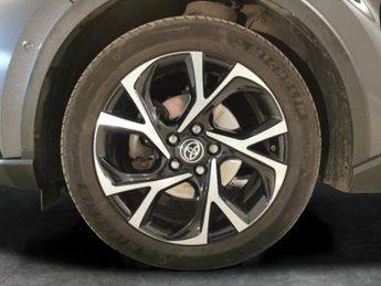 Toyota C-HR 2.0 VVT-h Design CVT (184 ps) - NAV - BLIND SPOT ASSIST - BLUETO