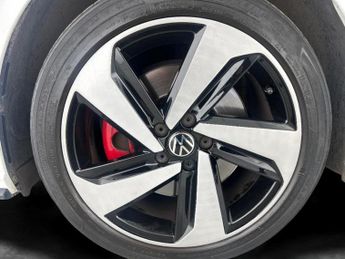 Volkswagen Polo 2.0 TSI GTI DSG (207 ps) - PADDLE SHIFT - PARK SENSORS - 17IN AL