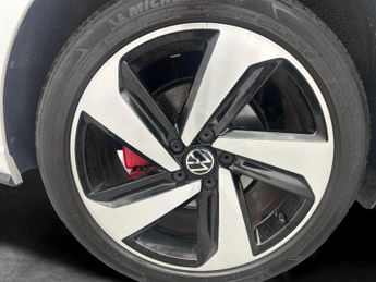 Volkswagen Polo 2.0 TSI GTI DSG (207 ps) - PADDLE SHIFT - PARK SENSORS - 17IN AL