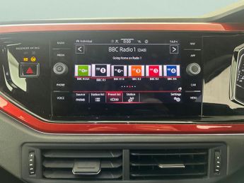 Volkswagen Polo 2.0 TSI GTI DSG (207 ps) - PADDLE SHIFT - PARK SENSORS - 17IN AL