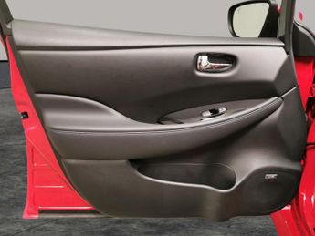 Nissan Leaf 39kWh Tekna (150 ps) - 360 CAM - LED - NAV