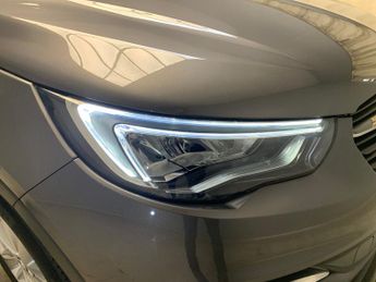 Vauxhall Grandland X 1.2 Turbo SE Premium (130 ps) - 17IN ALLOYS - CLIMATE CONTROL - 