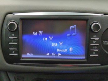 Toyota Yaris 1.5 VVT-h Icon E-CVT (100 ps) - BLUETOOTH - CLIMATE CONTROL - DA