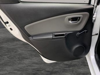 Toyota Yaris 1.5 VVT-h Icon E-CVT (100 ps) - BLUETOOTH - CLIMATE CONTROL - DA