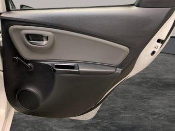 Toyota Yaris 1.5 VVT-h Icon E-CVT (100 ps) - BLUETOOTH - CLIMATE CONTROL - DA
