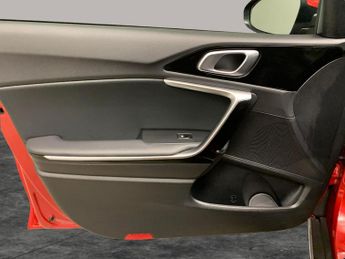 Kia Xceed 1.6 GDi 8.9kWh 3 Plug-in DCT (139 bhp) - HEATED STEERING - BLUET