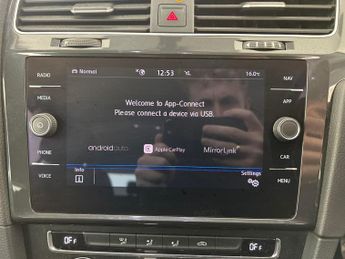 Volkswagen E-golf 35.8kWh e-Golf (136 ps) - CLIMATE CONTROL - DAB - USB AUDIO