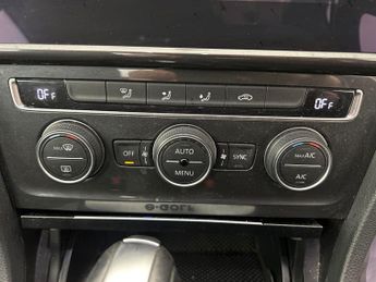 Volkswagen E-golf 35.8kWh e-Golf (136 ps) - CLIMATE CONTROL - DAB - USB AUDIO