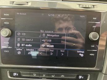Volkswagen E-golf 35.8kWh e-Golf (136 ps) - CLIMATE CONTROL - DAB - USB AUDIO
