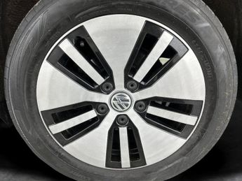 Volkswagen E-golf 35.8kWh e-Golf (136 ps) - CLIMATE CONTROL - DAB - USB AUDIO