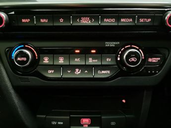 Kia Niro 64kWh 4+ (201 bhp) - NAV - HEATED STEERING - BLIND SPOT ASSIST