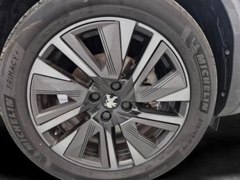 Peugeot E-2008 50kWh GT Premium (136 ps) - REVERSE CAM - ALCANTARA - NAV