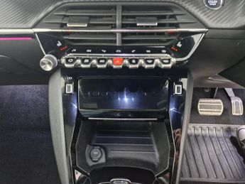 Peugeot E-2008 50kWh GT Premium (136 ps) - REVERSE CAM - ALCANTARA - NAV