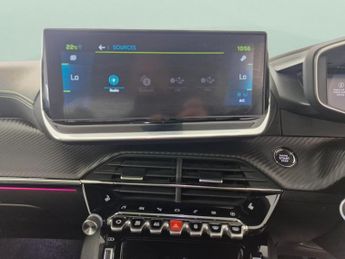 Peugeot E-2008 50kWh GT Premium (136 ps) - REVERSE CAM - ALCANTARA - NAV