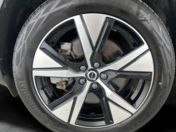 Volvo XC40 Recharge 69kWh Plus (231 ps) - LED - HEATED STEERING - BLIND SPO