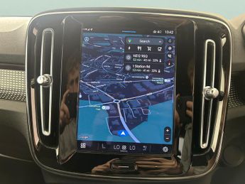Volvo XC40 Recharge 69kWh Plus (231 ps) - LED - HEATED STEERING - BLIND SPO