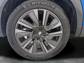 Peugeot E-2008 50kWh GT Premium (136 ps) - REVERSE CAM - ALCANTARA - NAV