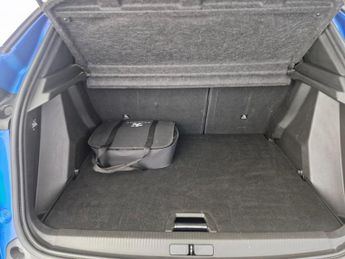 Peugeot E-2008 50kWh GT Premium (136 ps) - REVERSE CAM - ALCANTARA - NAV