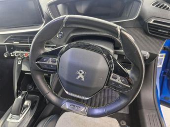 Peugeot E-2008 50kWh GT Premium (136 ps) - REVERSE CAM - ALCANTARA - NAV