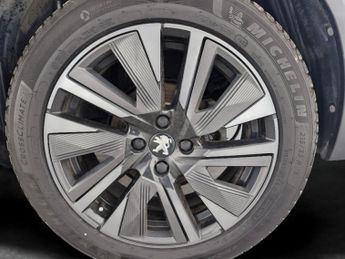 Peugeot E-2008 50kWh GT Premium (136 ps) - REVERSE CAM - ALCANTARA - NAV