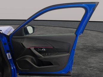 Peugeot E-2008 50kWh GT Premium (136 ps) - REVERSE CAM - ALCANTARA - NAV