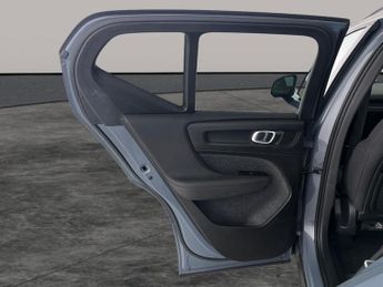 Volvo XC40 Recharge 69kWh Plus (231 ps) - LED - HEATED STEERING - BLIND SPO