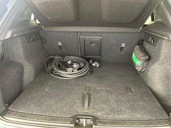 Volvo XC40 Recharge 69kWh Plus (231 ps) - LED - HEATED STEERING - BLIND SPO