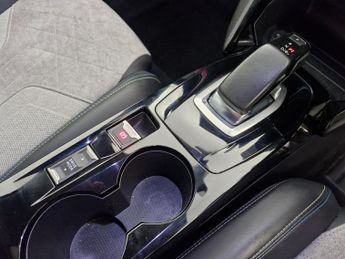 Peugeot E-2008 50kWh GT Premium (136 ps) - REVERSE CAM - ALCANTARA - NAV