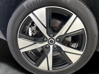 Volvo XC40 Recharge 69kWh Plus (231 ps) - LED - HEATED STEERING - BLIND SPO