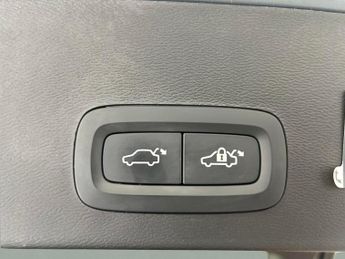 Volvo XC40 Recharge 69kWh Plus (231 ps) - LED - HEATED STEERING - BLIND SPO