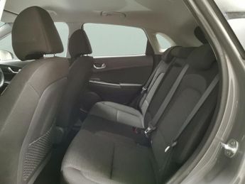 Hyundai Kona 64kWh Premium (10.5kW Charger) (204 ps) - HEATED SEATS - HEATED 