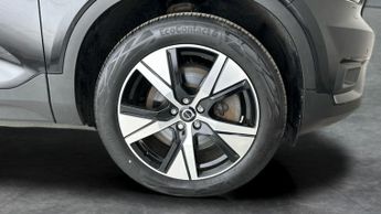 Volvo XC40 Recharge Twin 78kWh Plus AWD (408 ps) - HEATED STEERING - LANE D