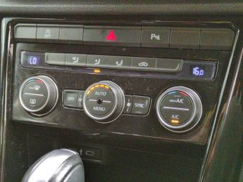 Volkswagen T-Roc 1.5 TSI EVO Black Edition DSG (150 ps) - NAV - BLUETOOTH - PADDL