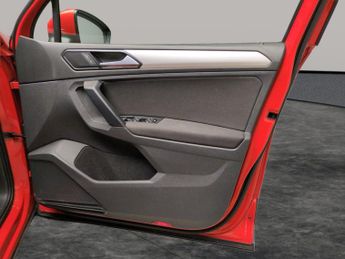 Volkswagen Tiguan 2.0 TDI S DSG 4Motion (150 ps) - SD CARD MEDIA INPUT - CLIMATE C