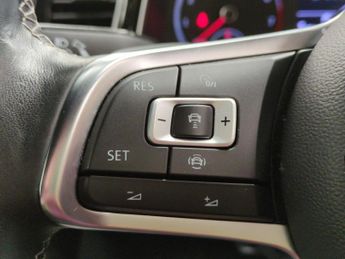 Volkswagen T-Roc 1.5 TSI EVO Black Edition DSG (150 ps) - NAV - BLUETOOTH - PADDL