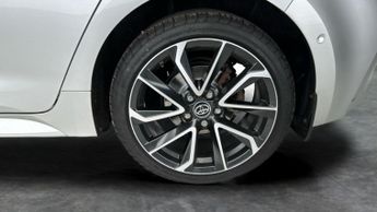 Toyota Corolla 1.8 VVT-h Excel CVT (122 ps) - NAV - BLUETOOTH - PARK SENSORS